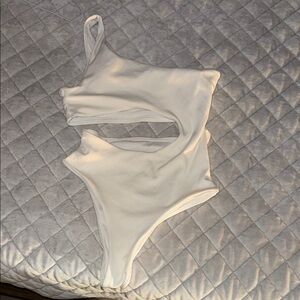 SHEIN White One-Shoulder Cutout One-Piece Swimsuit